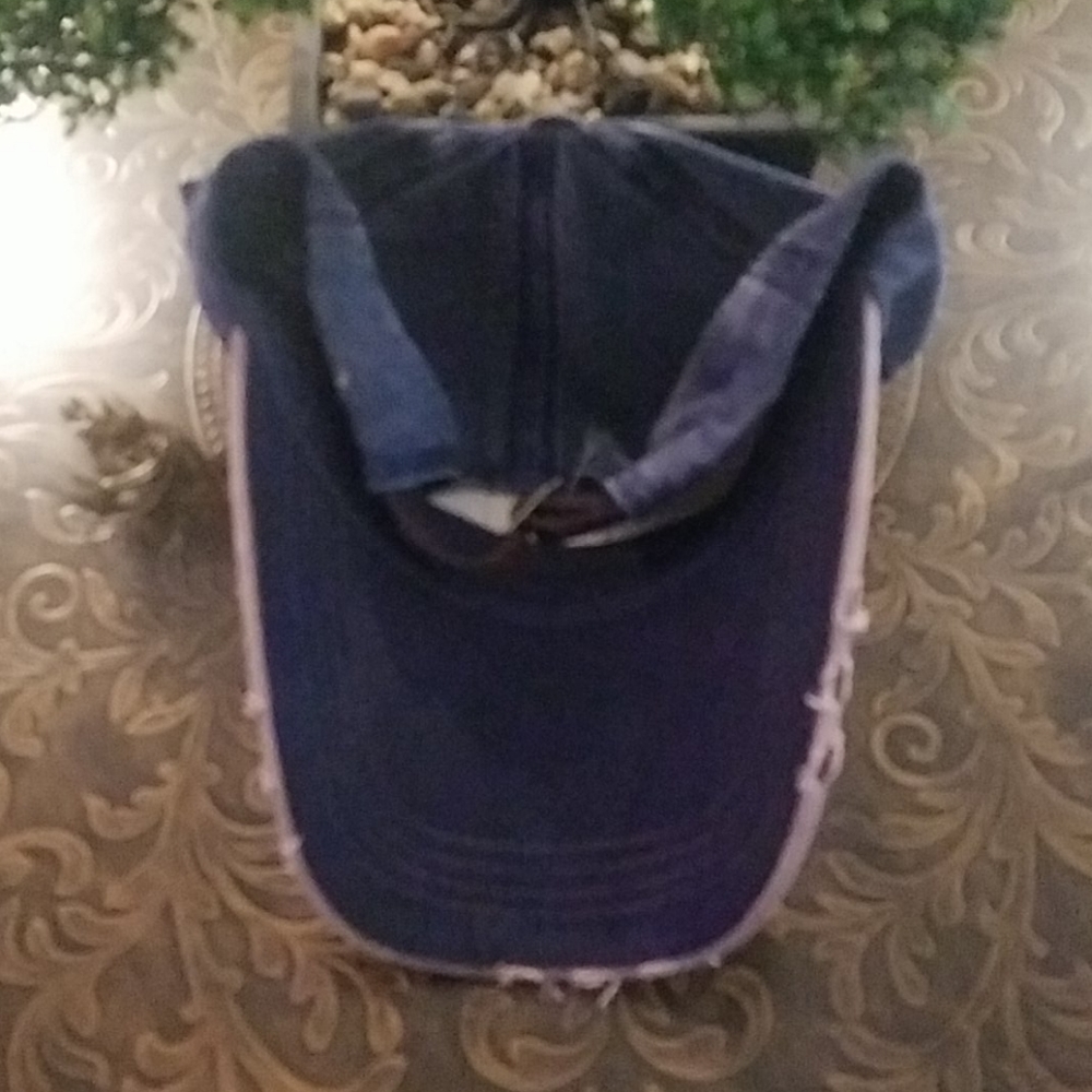 baseball hat - Picture 2 of 3